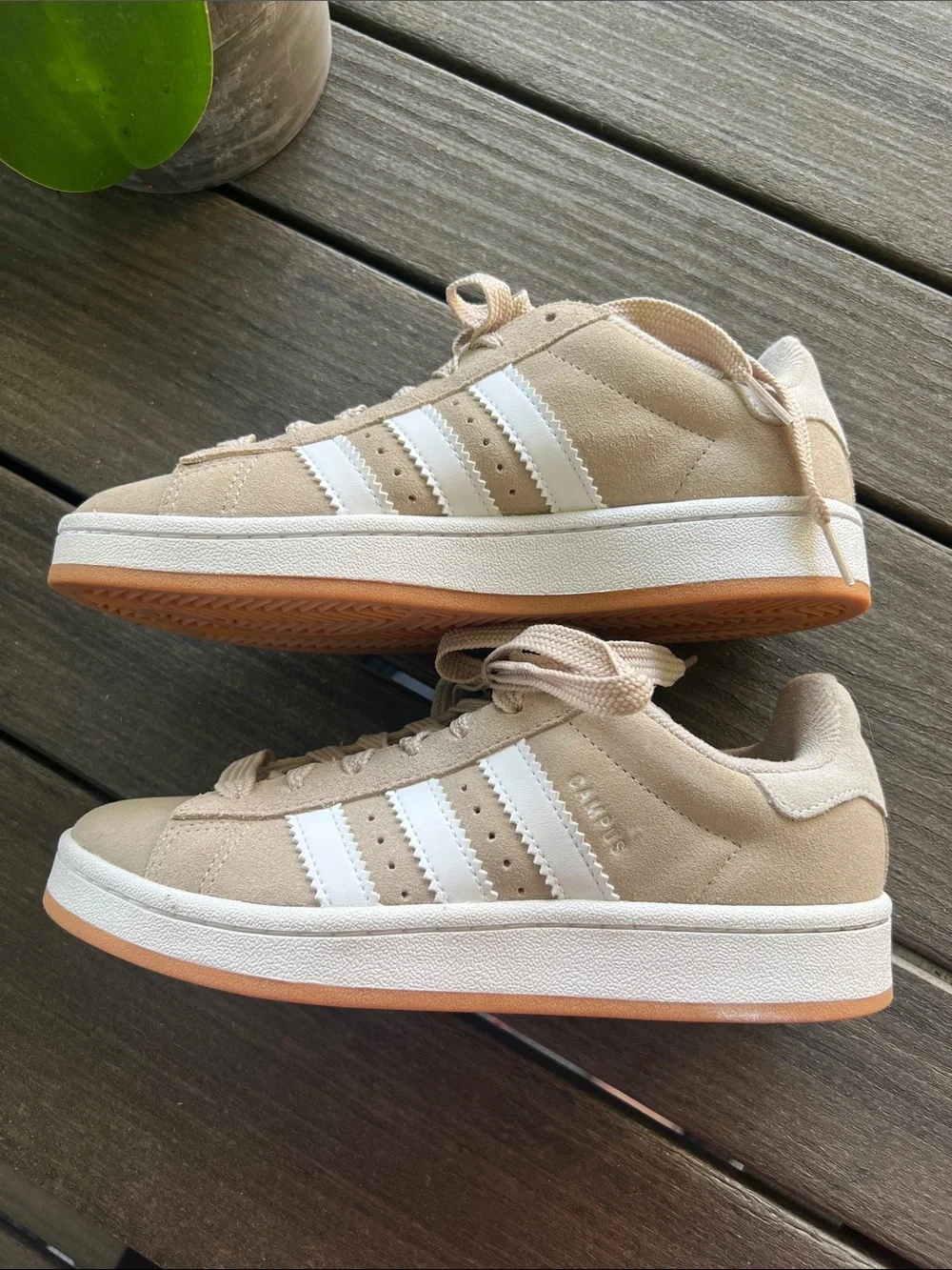Adidas Campus 00s Sneakers – Beige/Tan & White